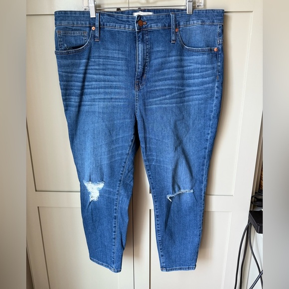 EUC Madewell Curvy High-Rise Distressed Skinny Crop Jeans SZ 34P (14-16) - Picture 2 of 16